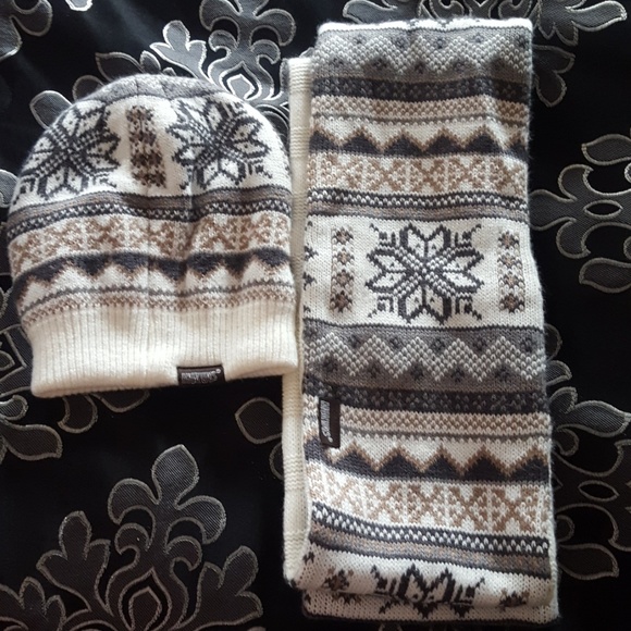 Muk Luks Accessories - Mukluks knit hat n scarf set, black,white, grey